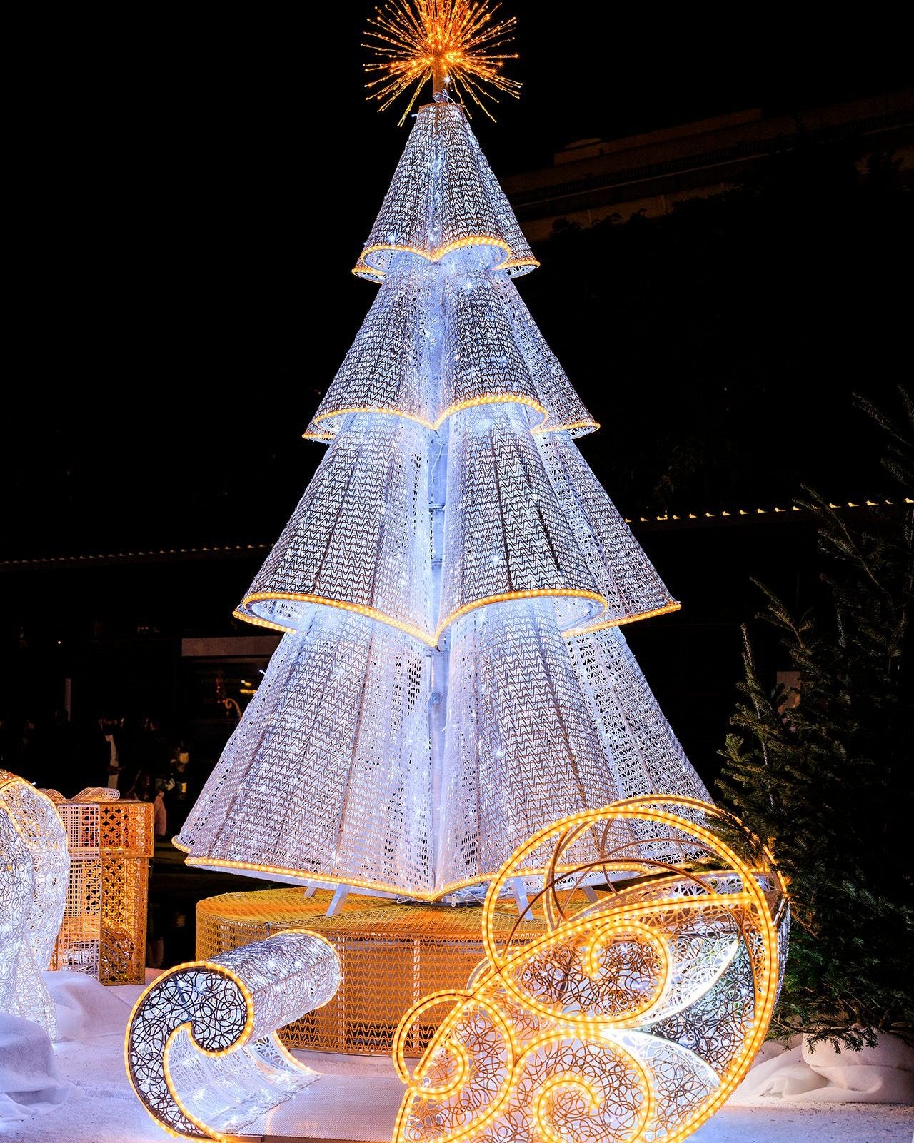 Giant Multi-Tiered LED Mesh Christmas Tree - 6M(20FT) / 10M(33FT) / 15M(50FT) & Custom Sizes