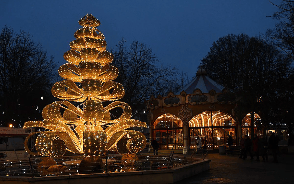 Giant Commercial Outdoor Ribbon Motif Christmas Tree with LED Lights - 6M(20FT) / 10M(33FT) / 15M(50FT) & Custom Sizes