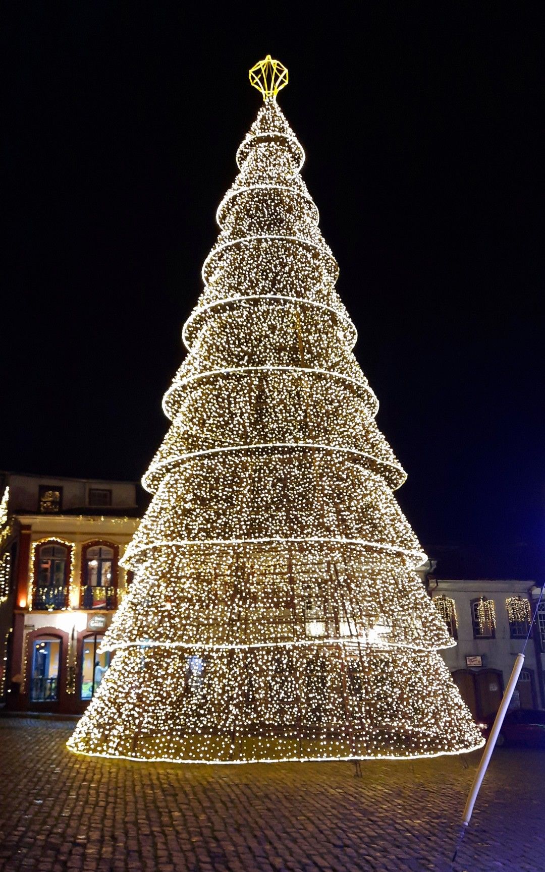 Commercial Giant Red Spiral LED Christmas Tree -6M(20FT) / 10M(33FT) / 15M(50FT) & Custom Sizes