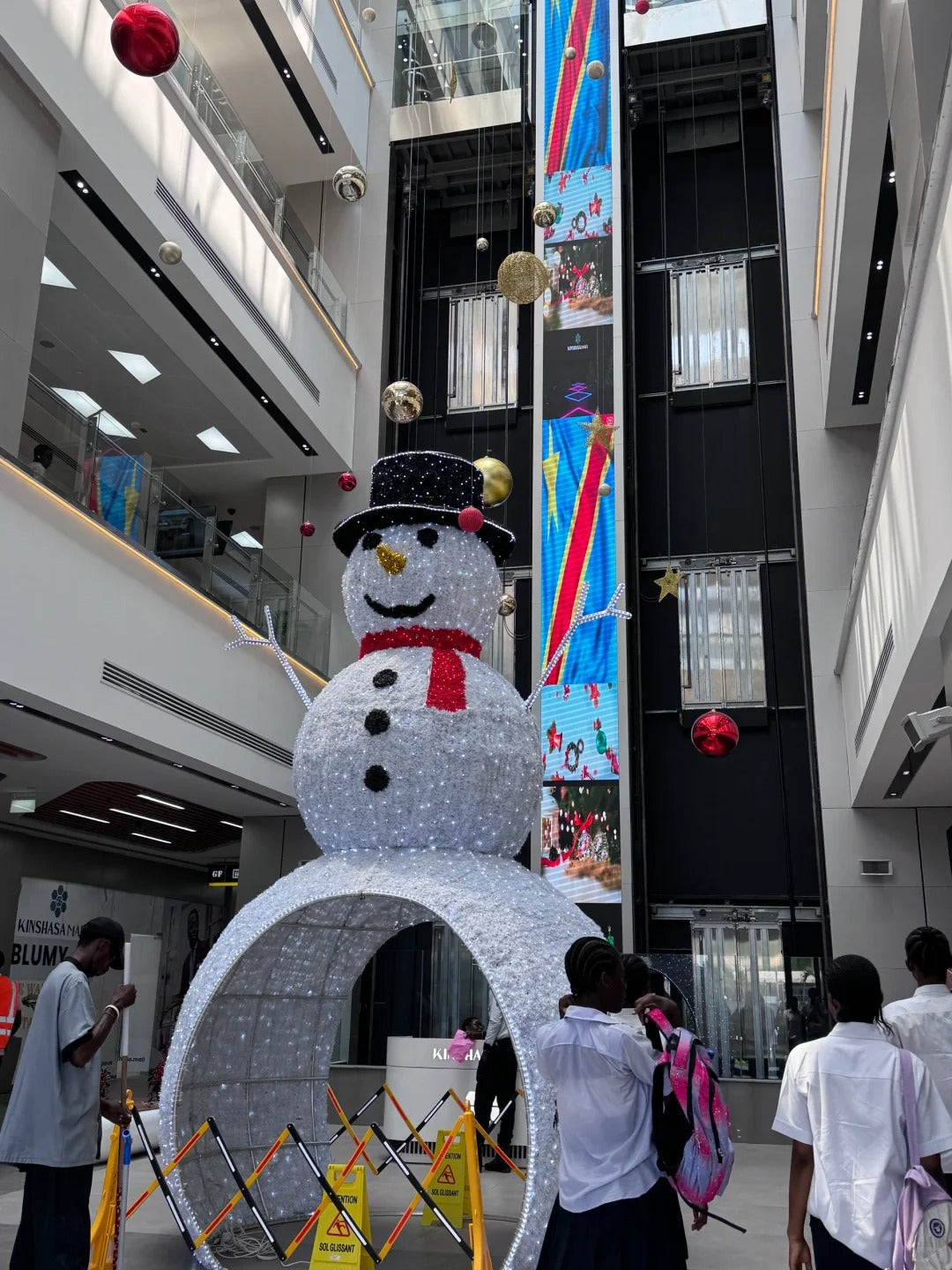 Giant Commercial Walk-through LED Snowman Sculpture - 6M(20FT) / 9M(30FT)